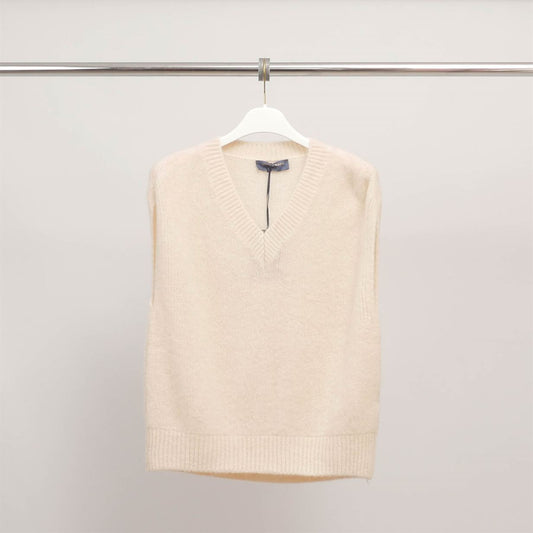 Gilet sans manches col V en maille duveteuse PJ24082