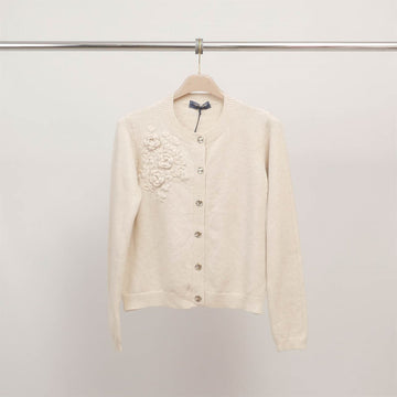 Cardigan brodé fleurs avec boutons bijoux DSY9509