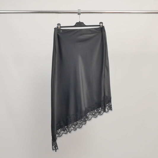 Jupe Asymétrique Satinée avec Dentelle – MF55719