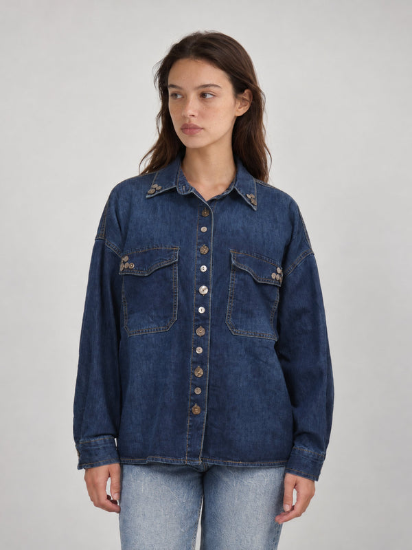 Chemise en jean ample à boutons décoratifs – CVA226107JC