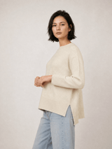 Pull ample à fentes latérales et finitions côtelées – DSY9738