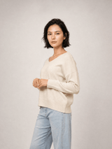 Pull ample col V en maille souple à bords côtelés – DSY9753