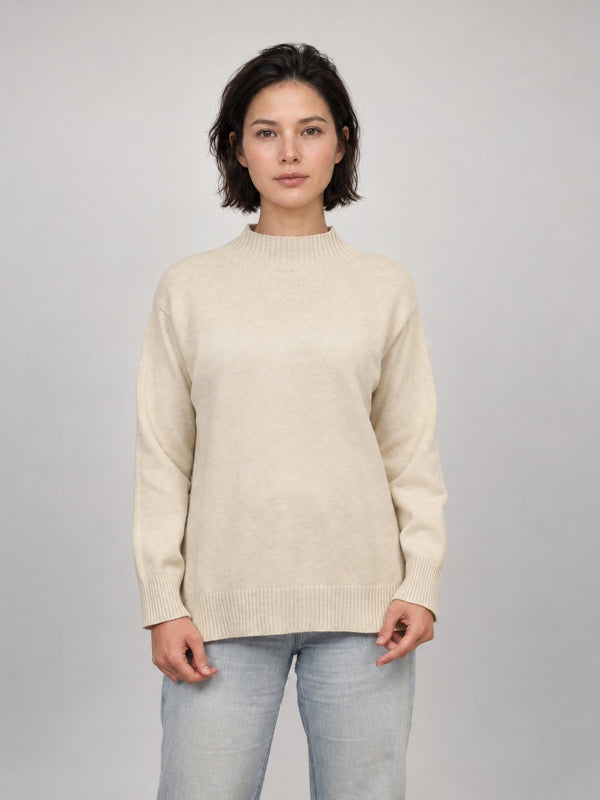 Pull en maille col montant à boutons latéraux – HY5032