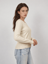 Pull en maille à torsade centrale et bords côtelés HY5358
