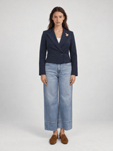 Blazer croisé structuré à broche décorative – MJ2343