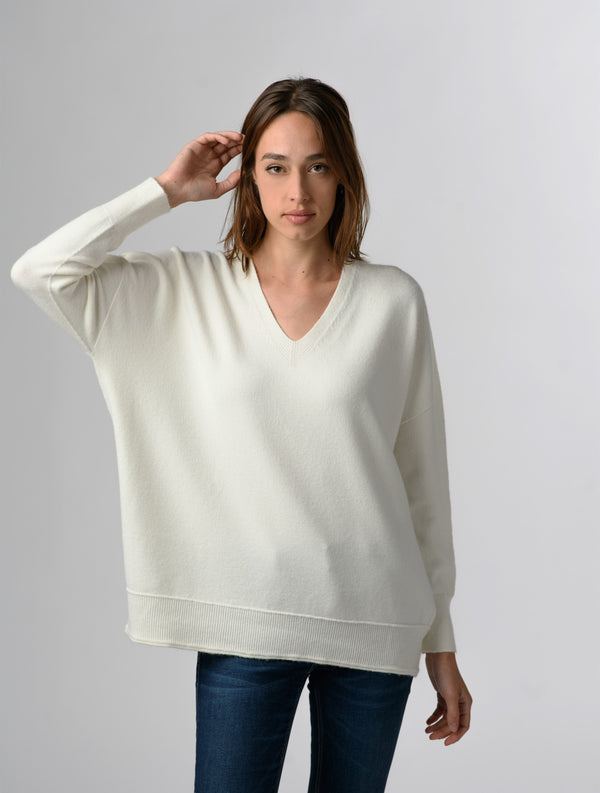 Pull col V ample en maille douce YF56002