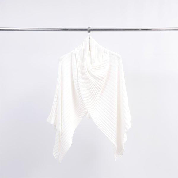Poncho côtelé asymétrique en maille douce DSY8933