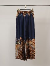 Pantalon satiné fluide à motif léopard KD7789VS-46