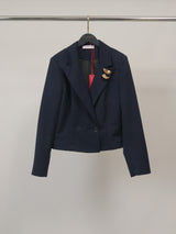 Blazer croisé structuré à broche décorative – MJ2343