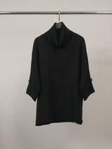 Pull oversize à col roulé et manches à boutons – HY25079