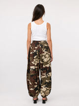 Pantalon ample camouflage à bas resserrés TDM08726-3