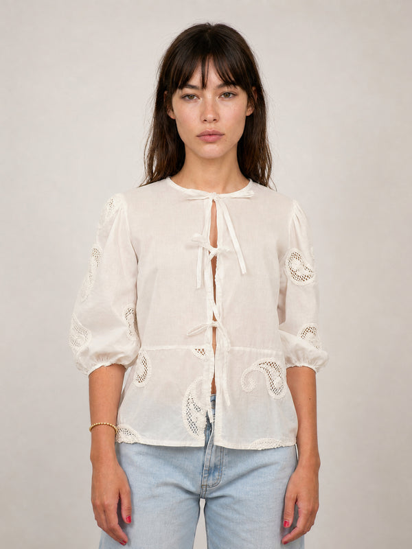 Chemise légère nouée à broderie anglaise TDM09124