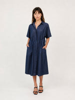 Charger l'image dans la galerie, Robe chemise en denim à taille élastiquée TDM50226