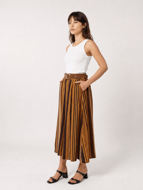 Jupe fluide rayée avec ceinture TDM52123-30