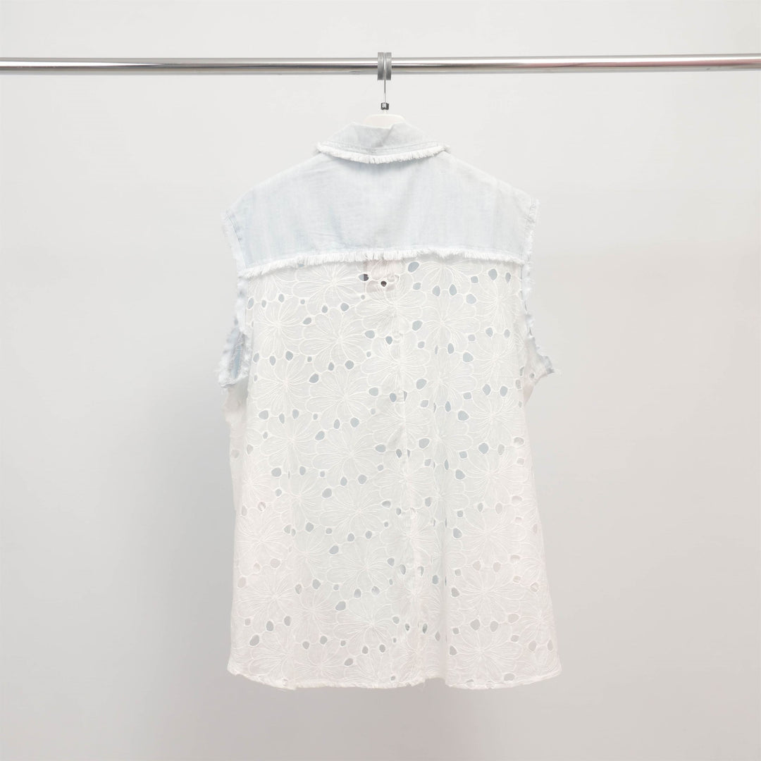 Sleeveless blouse in denim and eyelet embroidery – CSW3201