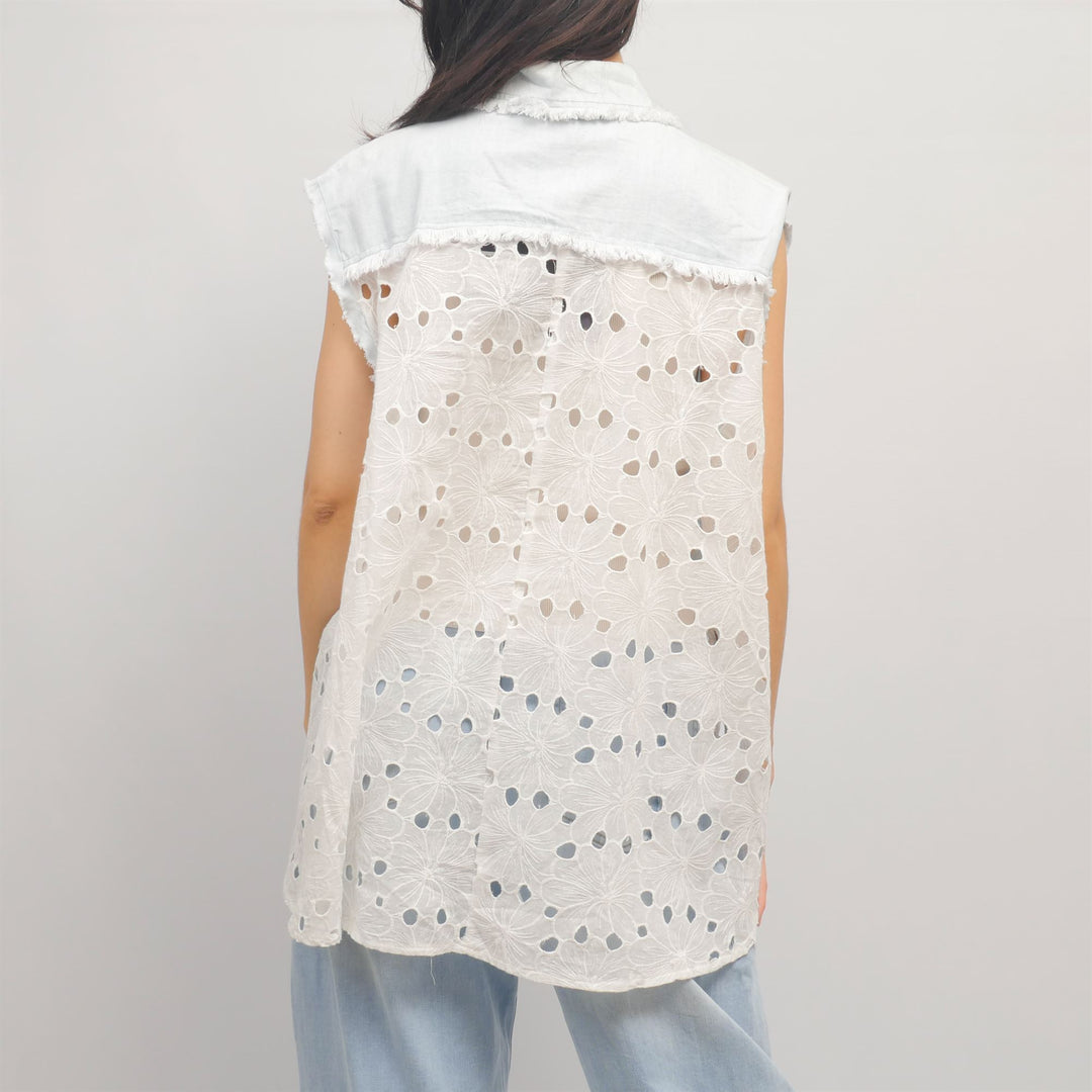 Sleeveless blouse in denim and eyelet embroidery – CSW3201