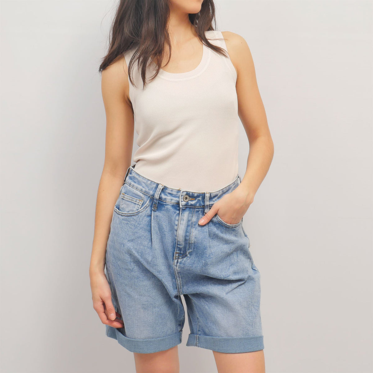 High waisted denim bermuda shorts with a relaxed fit – sd9269