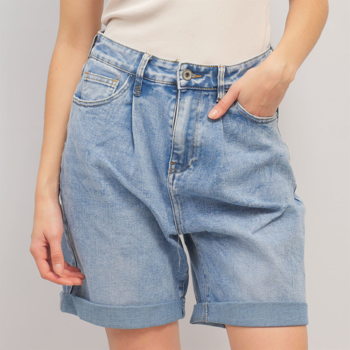 High waisted denim bermuda shorts with a relaxed fit – sd9269