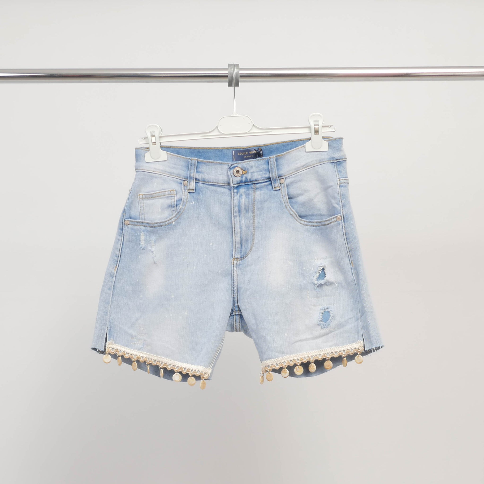 Short en jean perlé à bords festonnés - CSW1206