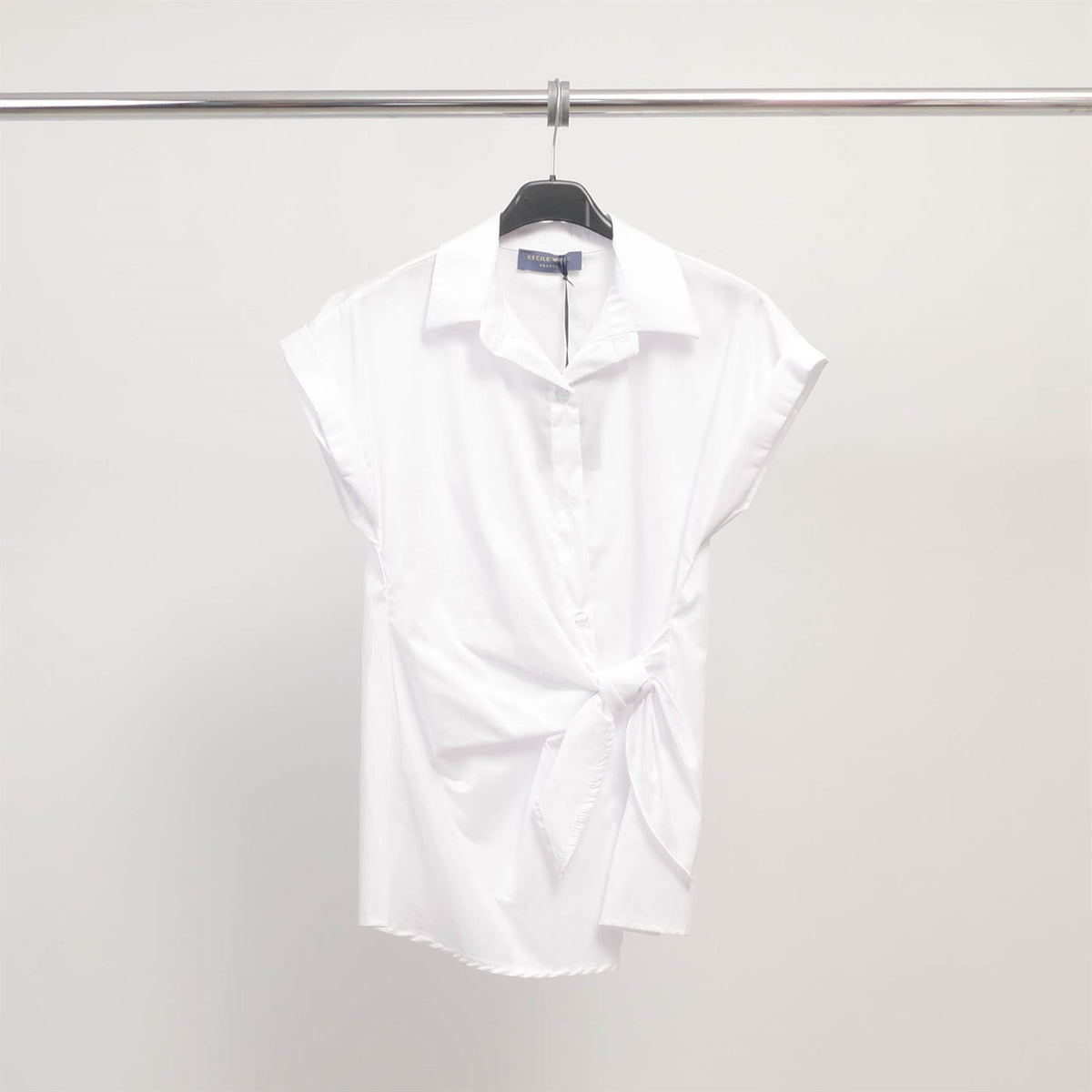 Sleeveless knotted shirt with tailored collar – tdm17824 2