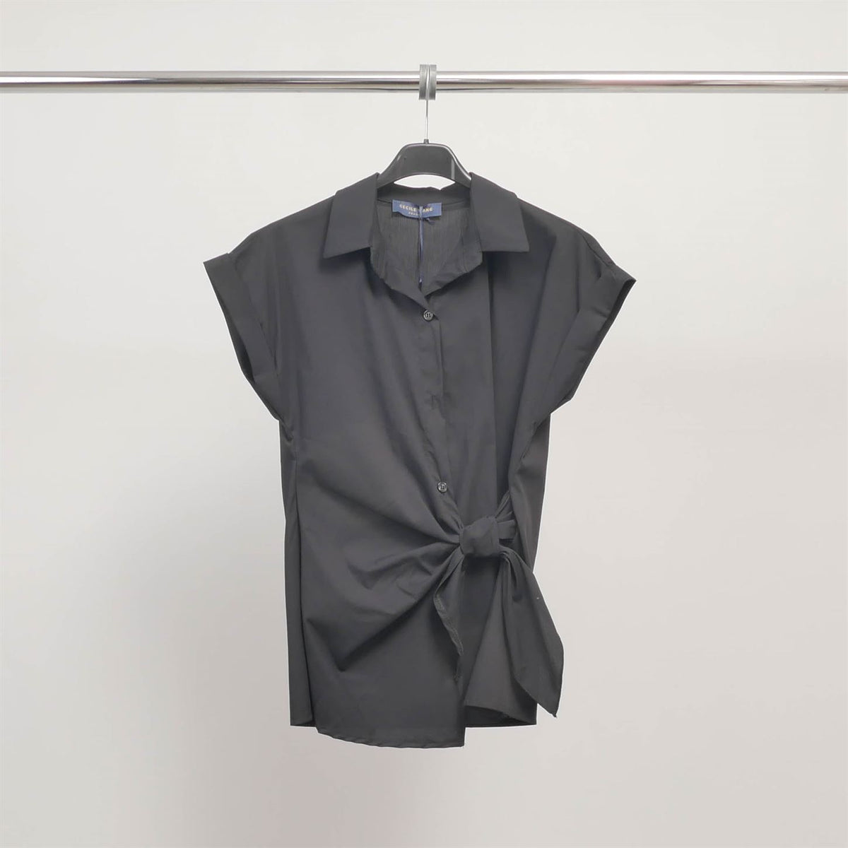 Sleeveless knotted shirt with tailored collar – tdm17824 2