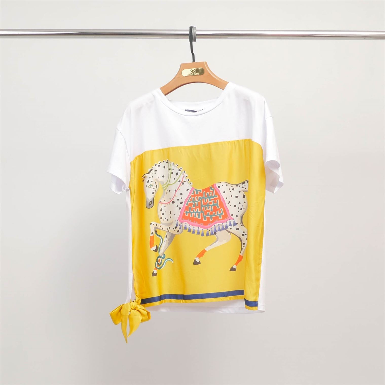 T-shirt imprimé cheval sur fond jaune avec nœud – KD8828-4