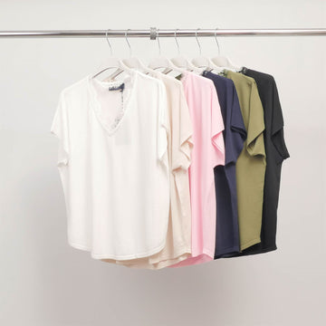 Top col V en maille fine avec dentelle – SVD6247