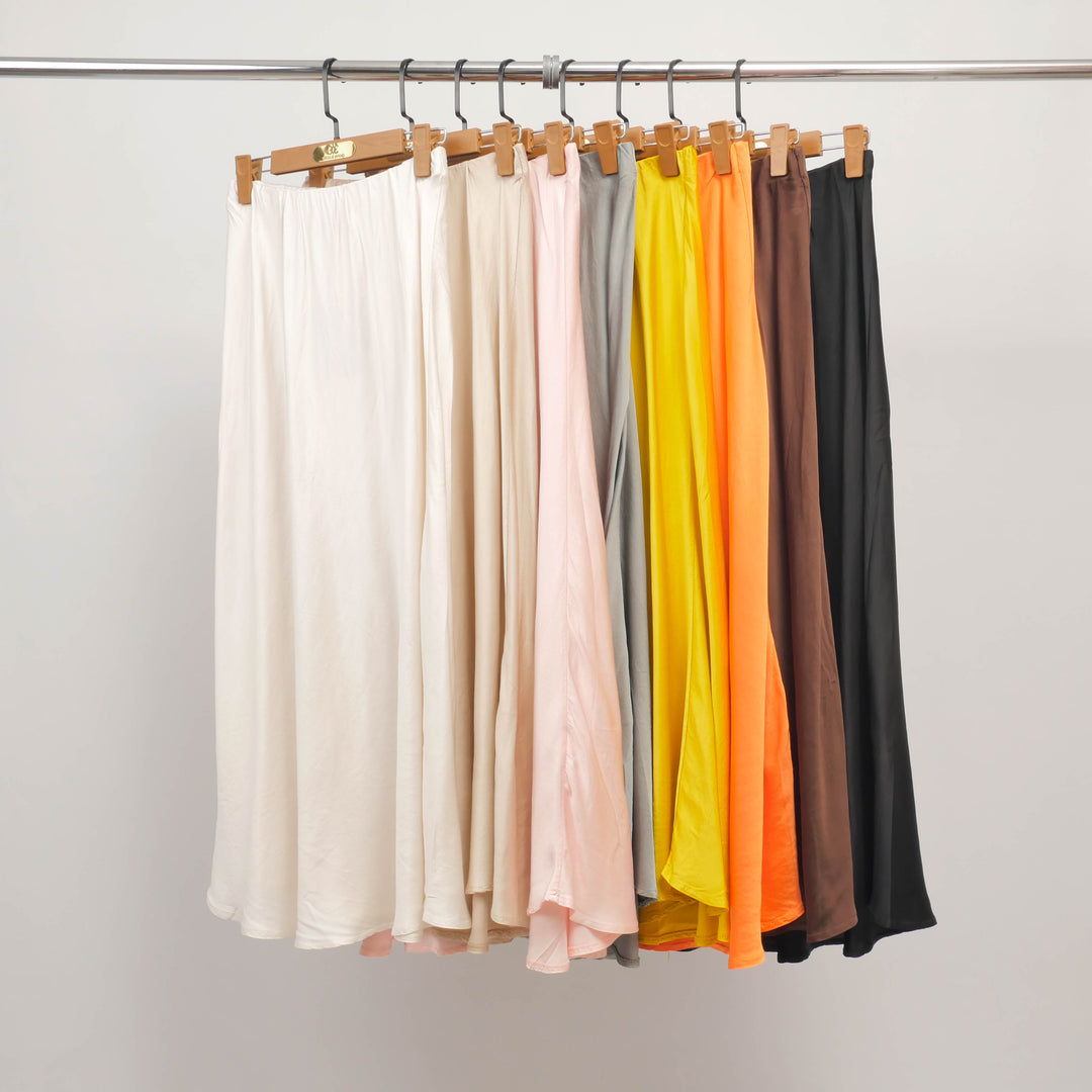 Satin midi skirt with elasticated waist KD6651VS-2