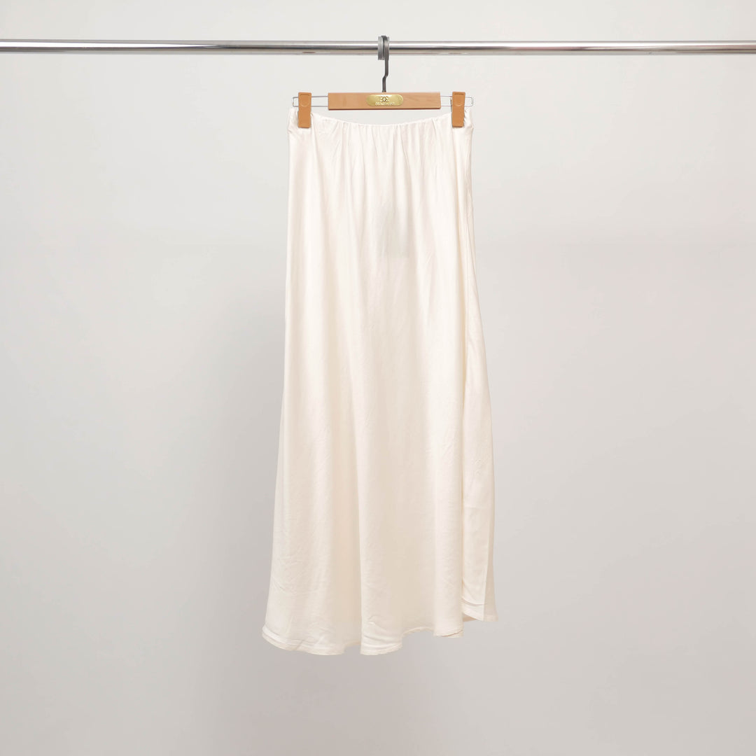 Satin midi skirt with elasticated waist KD6651VS-2