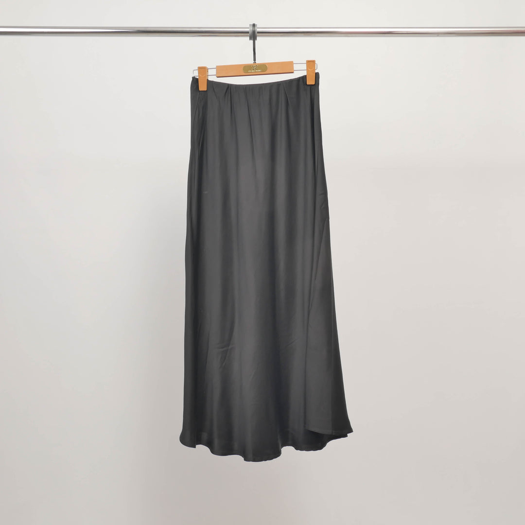 Satin midi skirt with elasticated waist KD6651VS-2