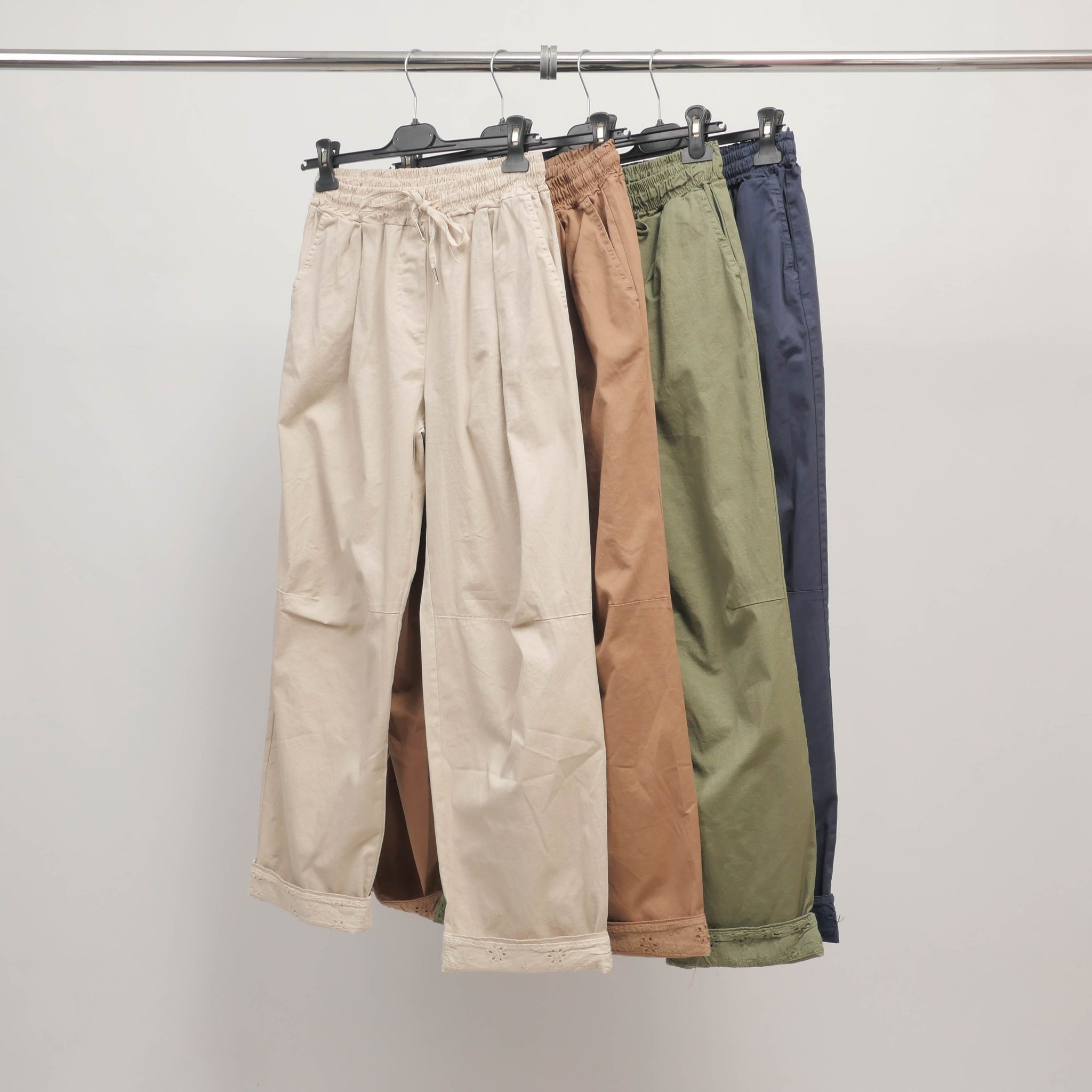 Pantalon ample brodé à taille élastique CVA825189