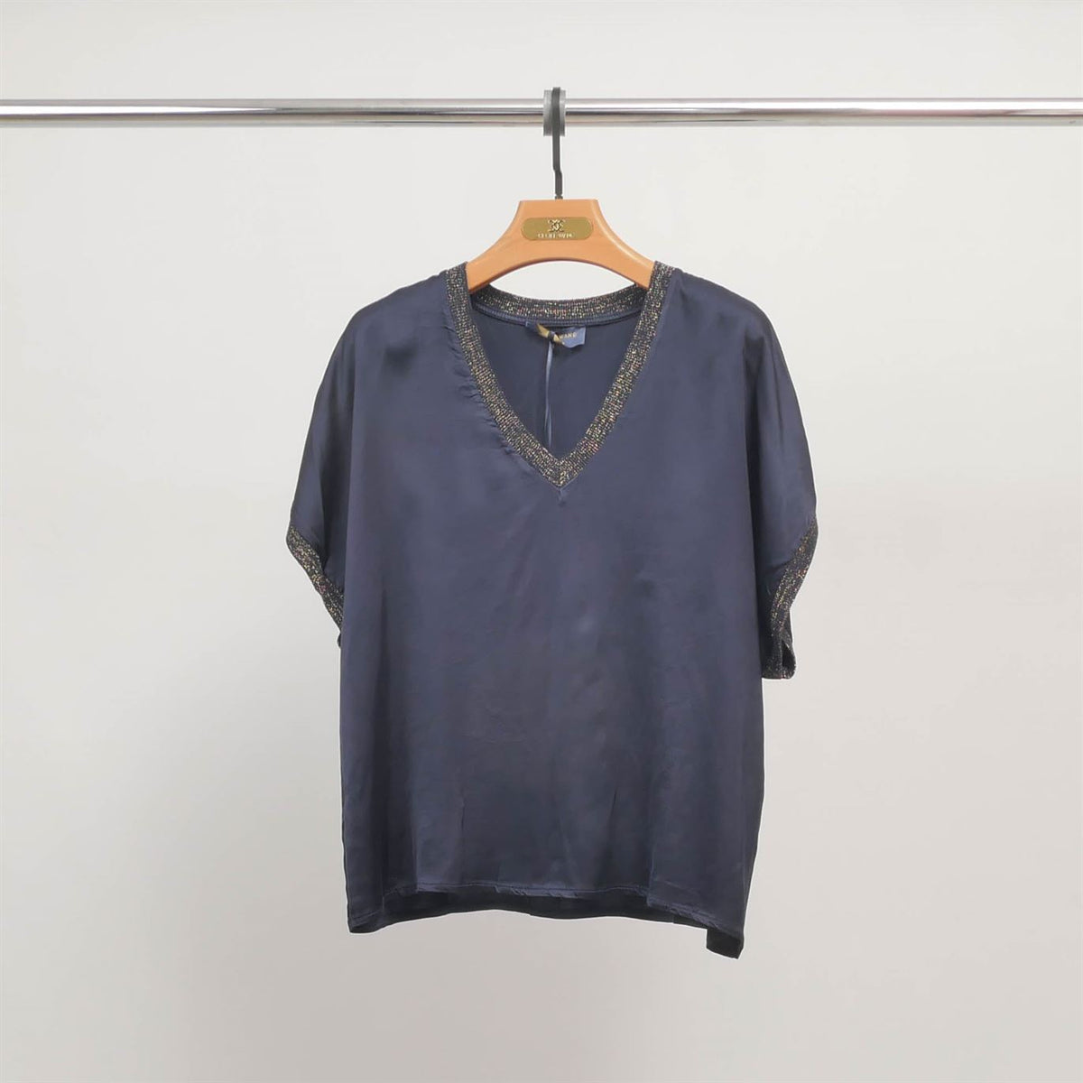 V neck tunic in flowing satin – db14360