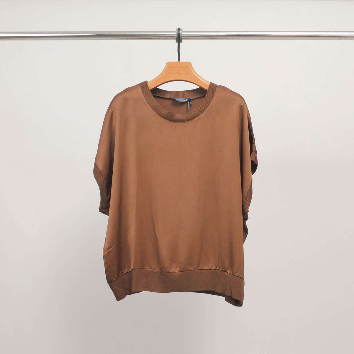 Loose fitting short sleeved viscose top db80611vs