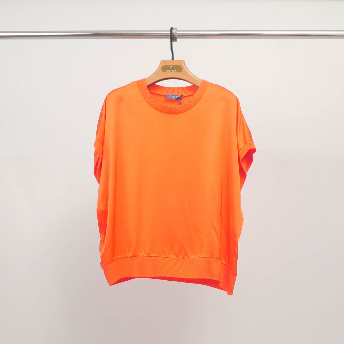 Loose fitting short sleeved viscose top db80611vs