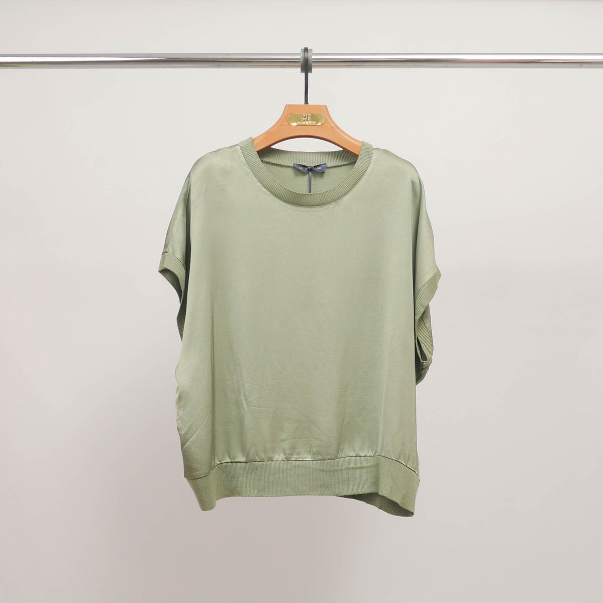 Loose fitting short sleeved viscose top db80611vs