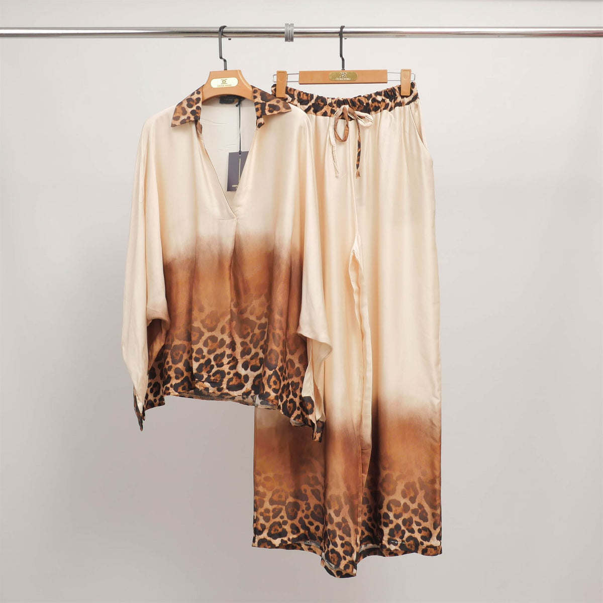 Flowy tunic with gradient leopard print collar kd9233vs 23
