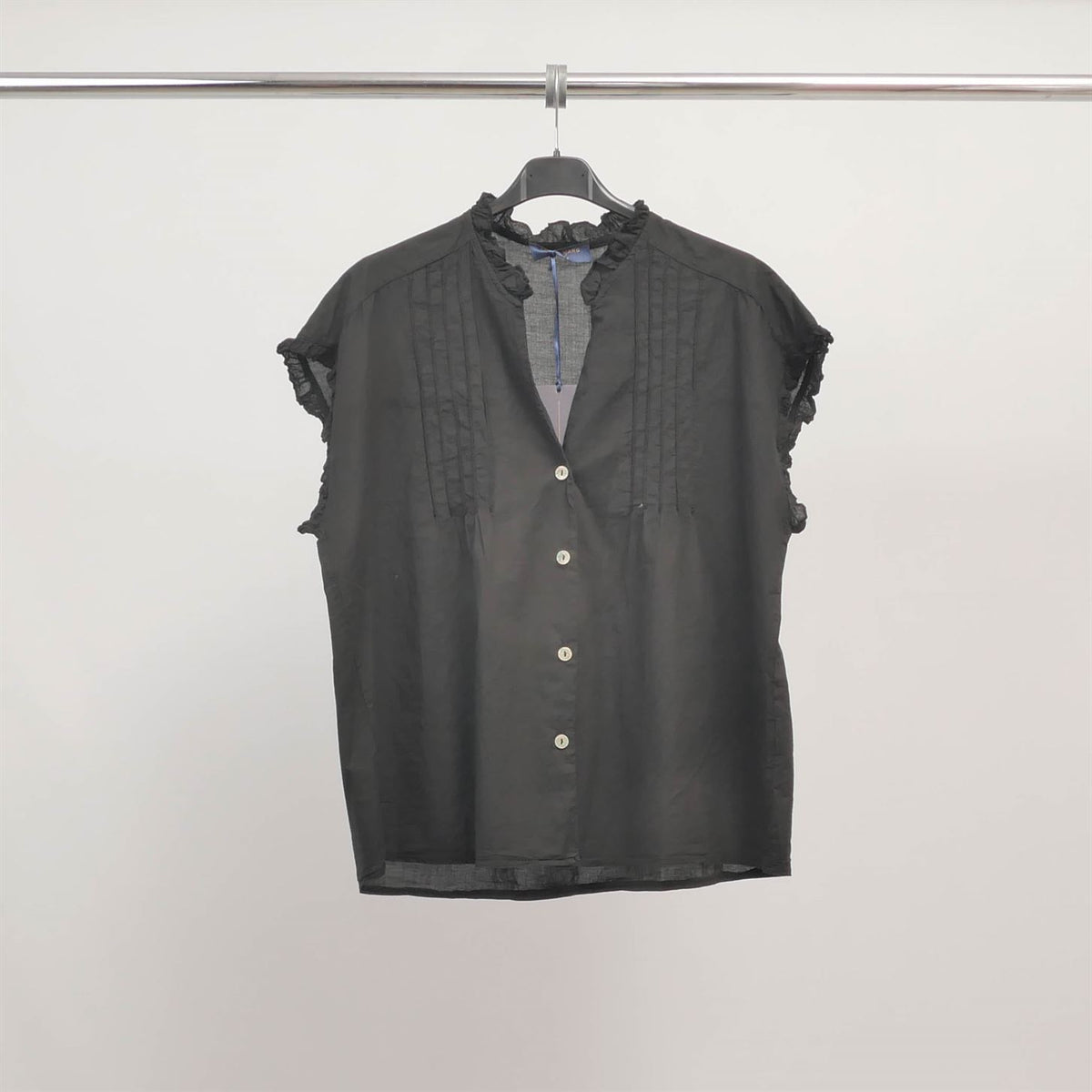 Cotton blouse with ruffled sleeves tdm38025