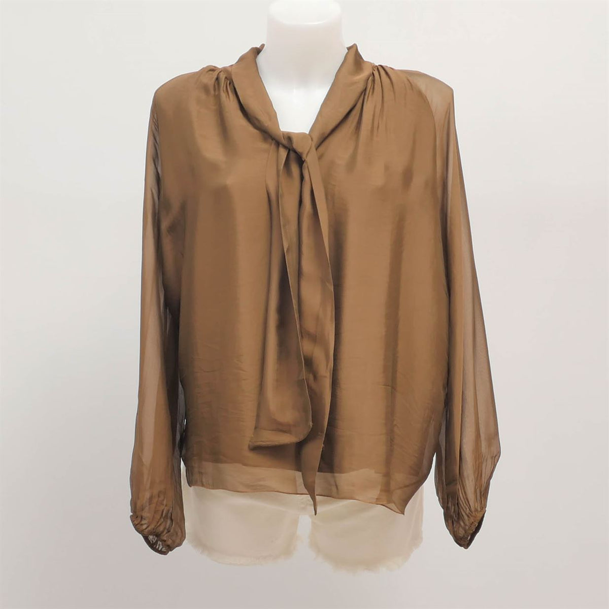 Flowy shirt with lavallière collar cfm31054