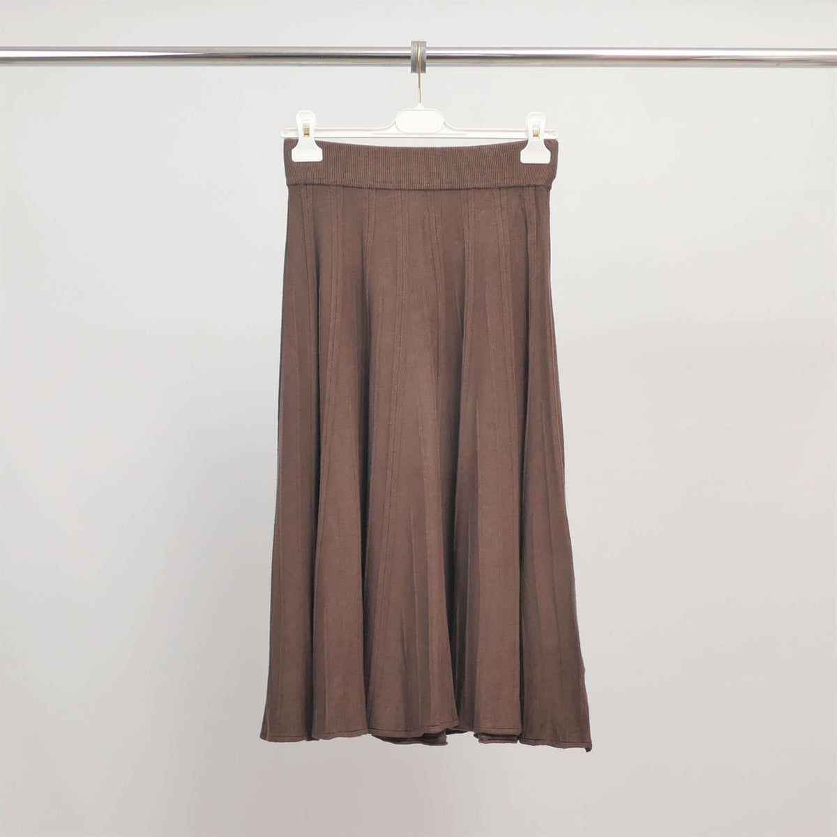 Hy81194 pleated midi skirt in fluid knit