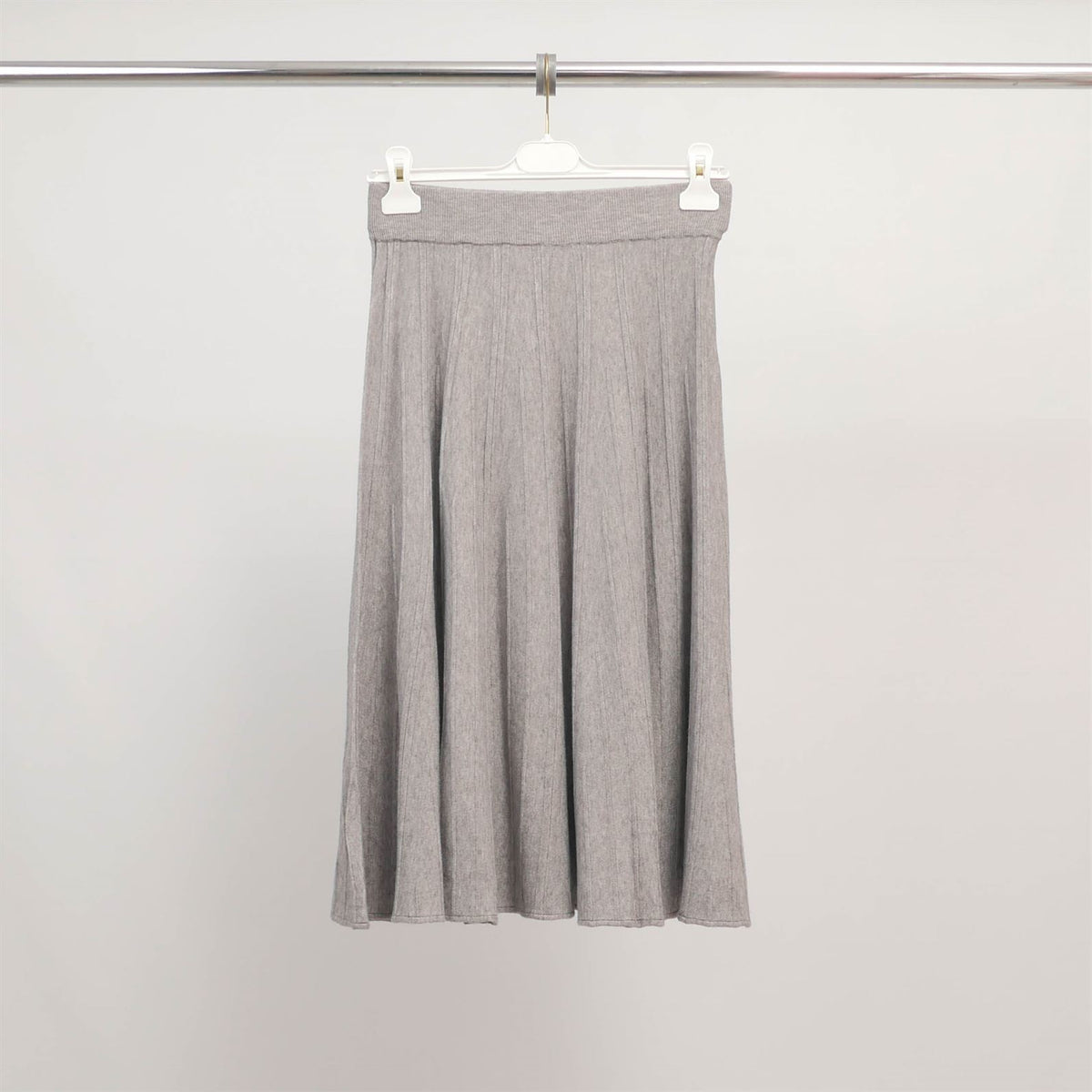 Hy81194 pleated midi skirt in fluid knit