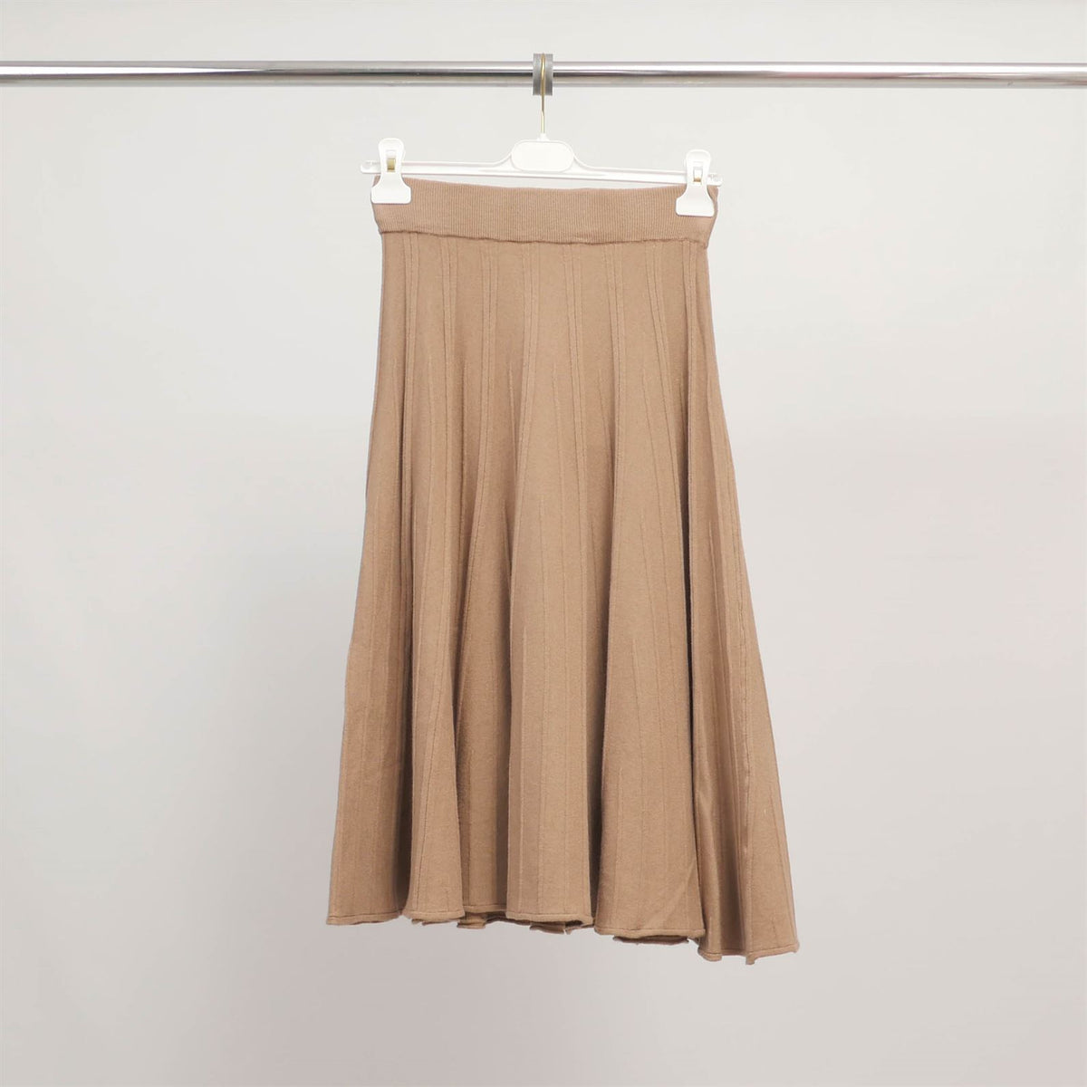 Hy81194 pleated midi skirt in fluid knit