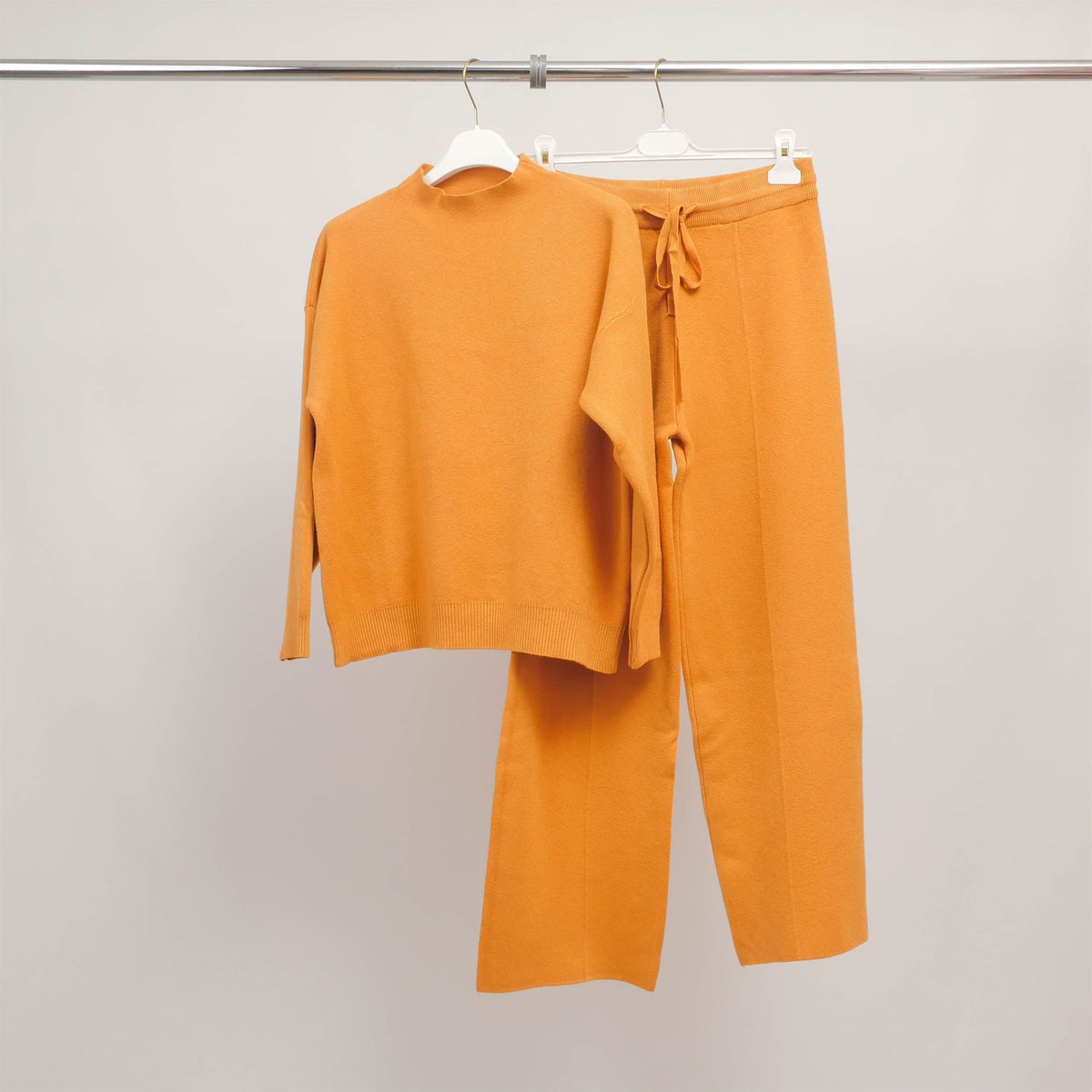 Minimalist comfort sweater and pants set hy2311