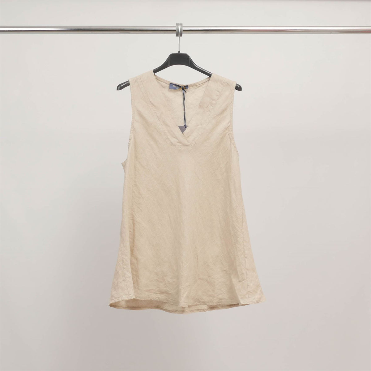 Sleeveless linen v neck top tdm65825