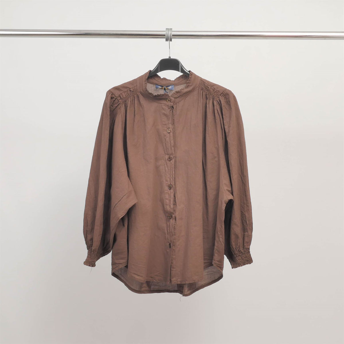 Loose fitting cotton shirt with gathered collar tdm60822