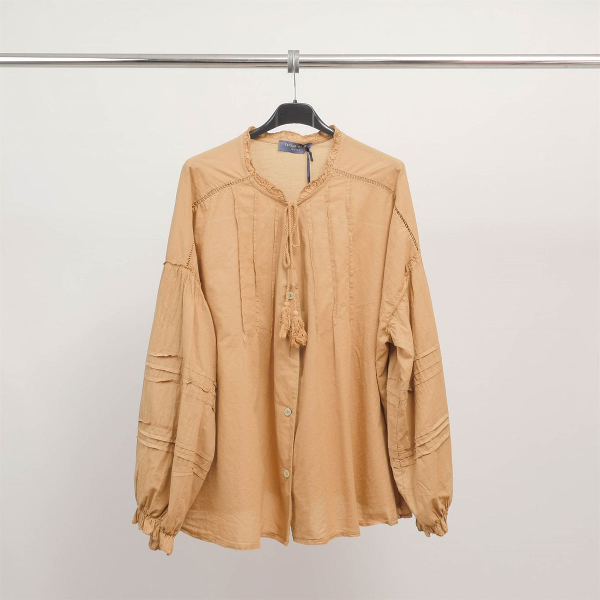 Cotton blouse with puff sleeves and pleated details tdm37325