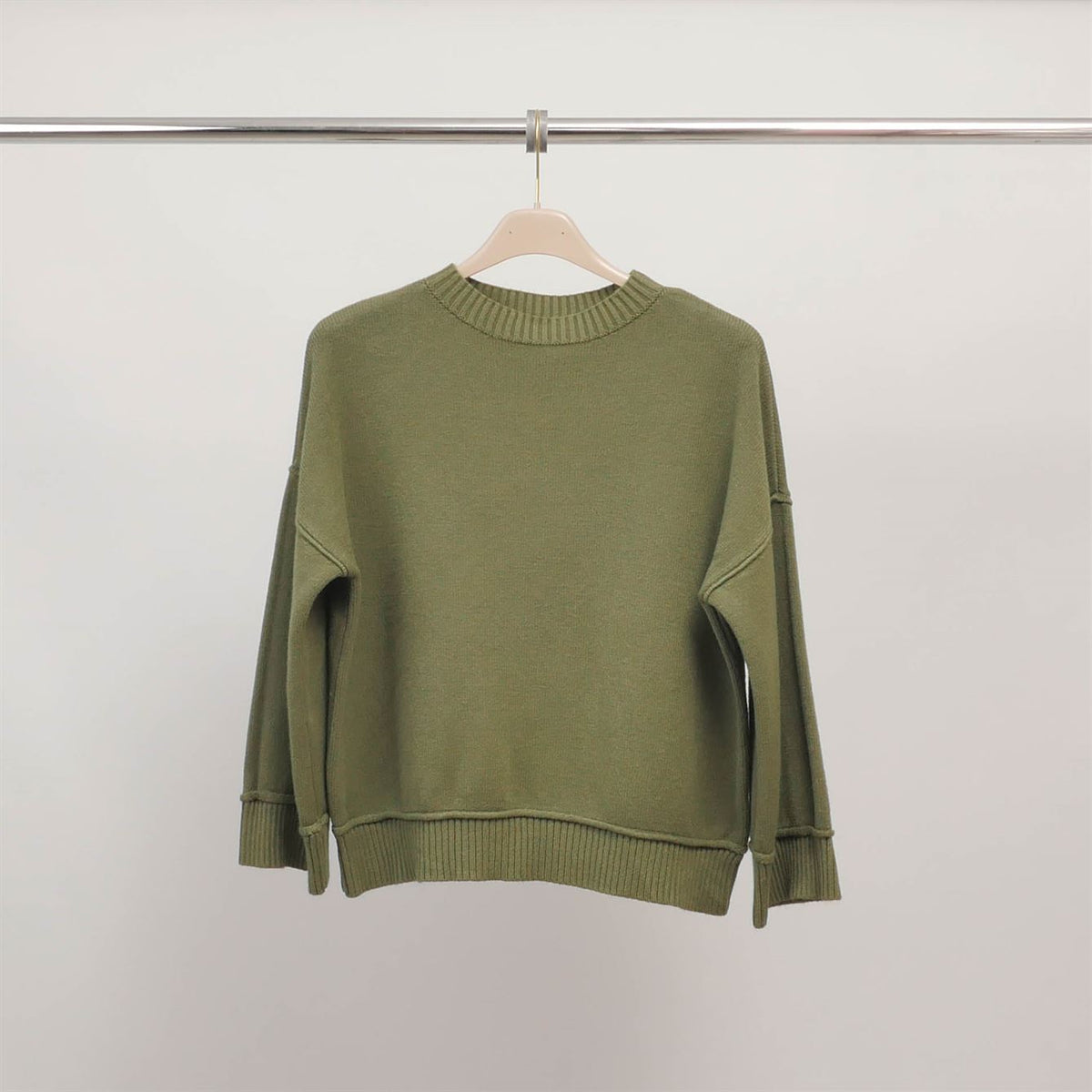 Soft round neck sweater in fluid knit dsy9468