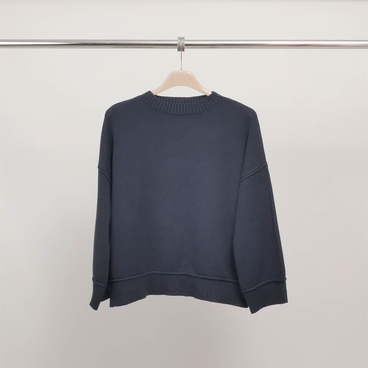 Soft round neck sweater in fluid knit dsy9468