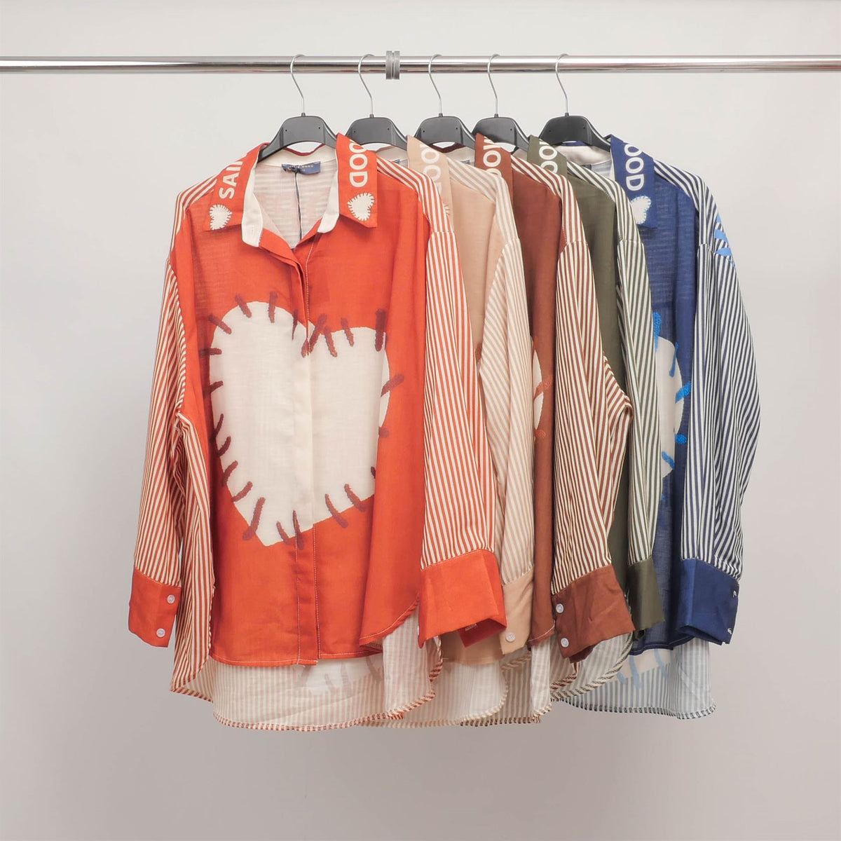 Oversized shirt with contrasting heart print ycm25002