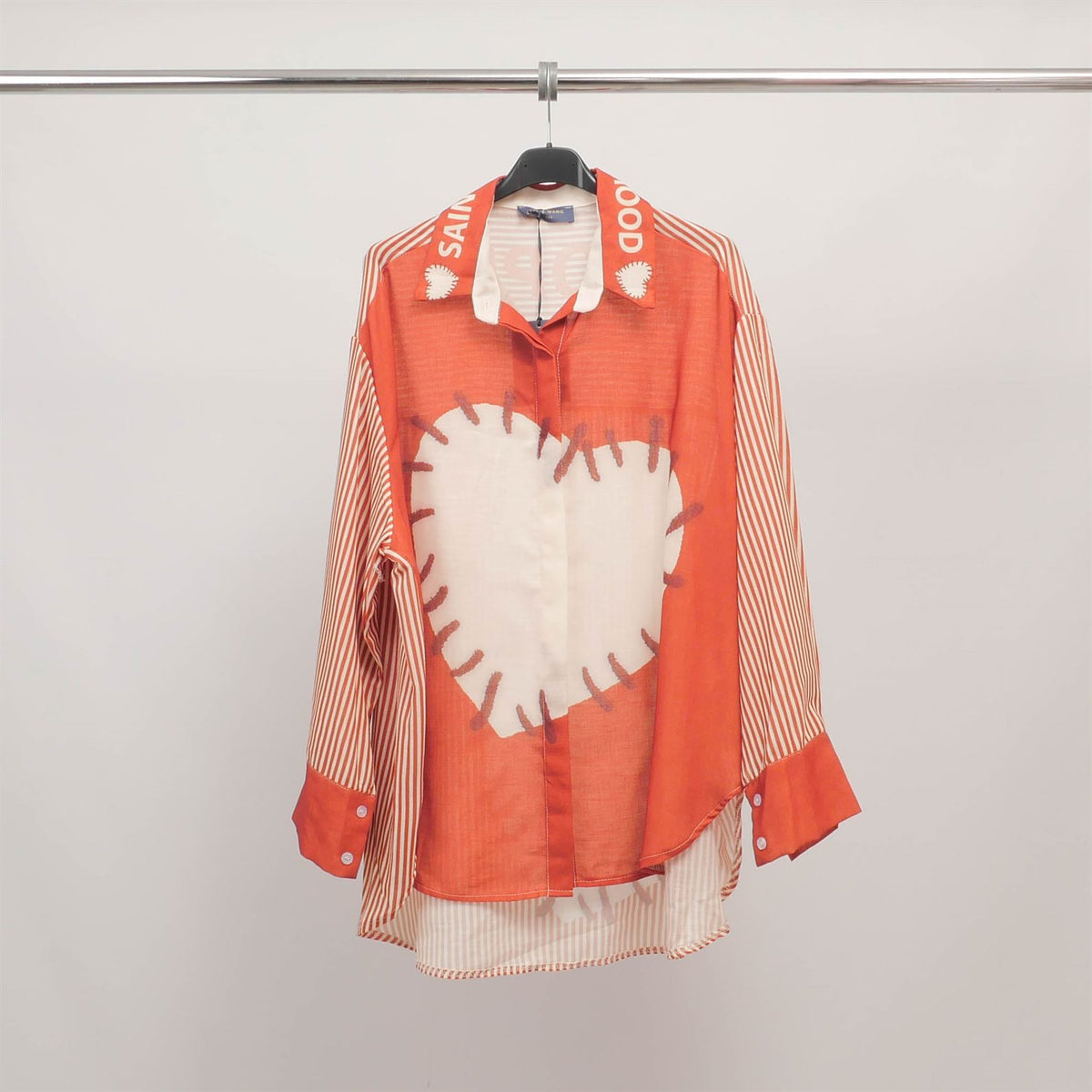 Oversized shirt with contrasting heart print ycm25002