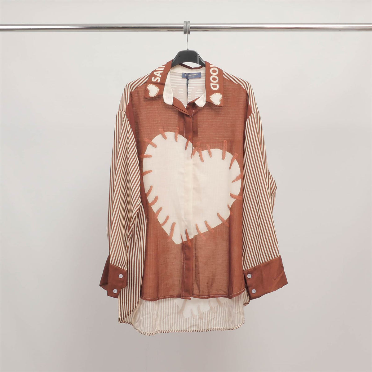 Oversized shirt with contrasting heart print ycm25002